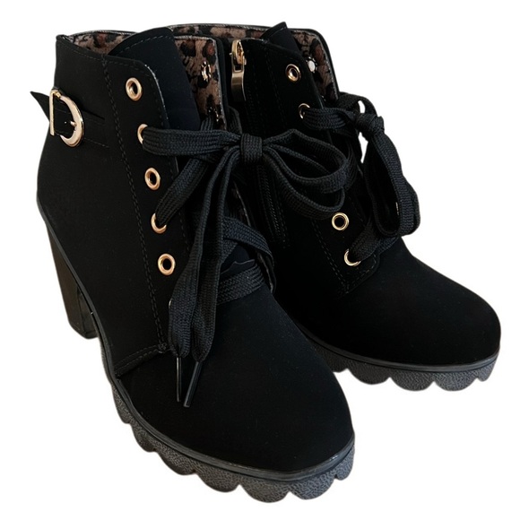 Black Ankle Boots with Chunky Heel (5.5) - Picture 5 of 6